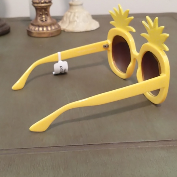 Circus by Sam Edelman Pineapple Sunglasses - Picture 2 of 4